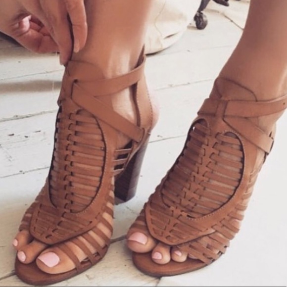 Meet your Posher, Nicole - Picture 1 of 1